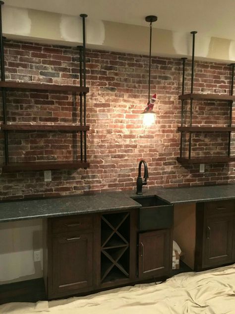 Cob Kitchen, Kitchen Exposed Brick, Farm Kitchen Ideas, Brick Wall Kitchen, Brick Farmhouse, Interesting Decor, Tech Room, Home Bar Rooms, Bar Sala