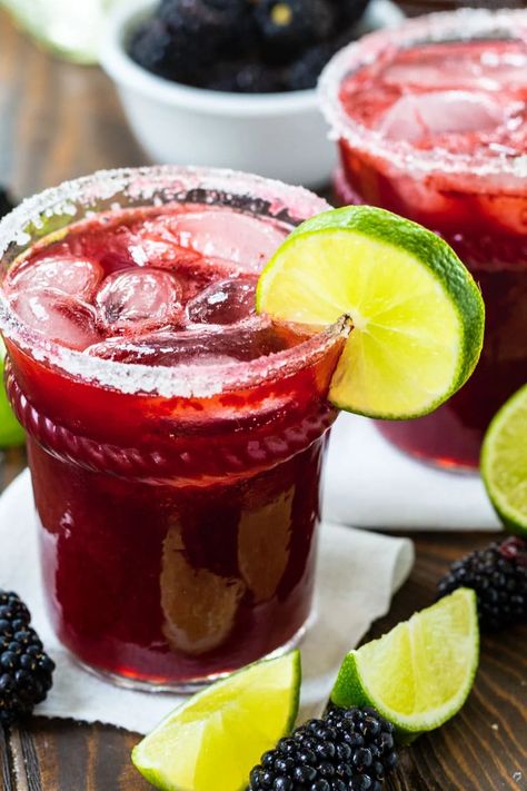 Fresh Blackberry Margaritas are so wonderfully sweet. Great for summer! Blackberry Margaritas, Alcoholic Food, Blackberry Margarita, Juicy Juice, Seasonal Cocktail, Summertime Drinks, Fancy Drinks, Delicious Drinks, Alcoholic Beverages