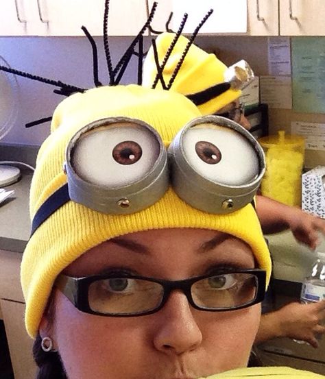 Minions Googles Diy, Homemade Minion Goggles, Minions Goggles Diy, Minion Glasses Diy, How To Make Minion Goggles, Minion Hat Diy, Minion Makeup Ideas, Minion Costumes Diy, Diy Minion Goggles