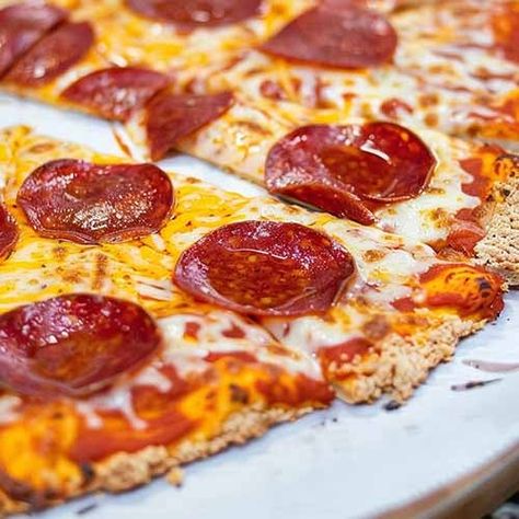 Pork Rind Pizza Crust, Carnivore Pizza, Keto Pork Rinds, Pork Rind Recipes, Flatbread Pizza Recipes, Low Carb Marinara, Pork Rind, Carnivore Recipes, Low Carb Pork