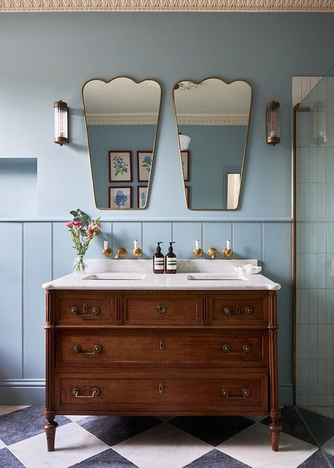 Small Bathroom Traditional, Heidi Callier Bathrooms, Traditional Cottage Bathroom, Colonial Home Bathroom, East Coast Bathroom, 19th Century Bathroom, Unfitted Bathroom, Wall Color Bathroom, English Bathrooms