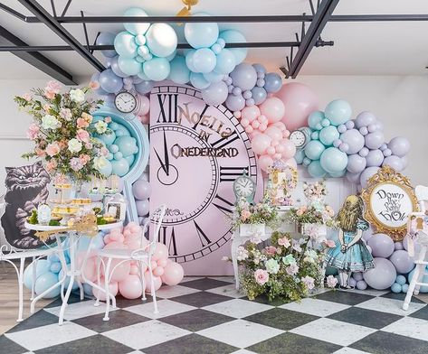 2023 Balloon Garland, Alice In Onederland Balloons, Alice In Onederland Balloon Arch, Onederland Birthday Theme, Alice In Wonderland Balloon Decor, Alice In Wonderland Balloons, Alice In Wonderland Birthday Decorations, Alice In Wonderland Balloon Arch, One Derland First Birthday