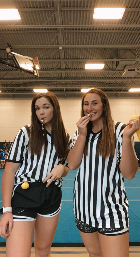 Referee Outfit Woman, Sports Costume Ideas Women, Basketball Costume Womens, Referee Costume Womens Diy, Soccer Costume Halloween, Sports Themed Party Outfit, Olympics Outfits Costume Ideas, Sport Costume Ideas, Basketball Costume Ideas