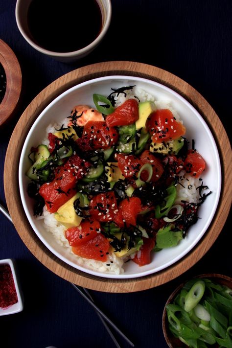 Watermelon Tuna Poke Bowl Marinated Watermelon, Vegan Poke Bowl, Vegan Poke, Vegan Bowl Recipes, Vegan Seafood, Watermelon Recipe, Spicy Carrots, Tuna Poke Bowl, Tuna Poke