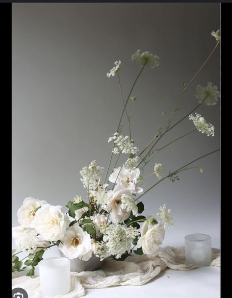 Wedding Flowers Simple, Flowers And Candles, Flowers Simple, Simple Centerpieces, Flower Arrangements Simple, Rustic Wedding Flowers, Wedding Flowers Summer, White Wedding Flowers, Flower Centerpieces Wedding