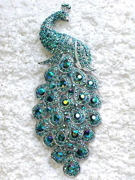 Bling Bouquet, Bijoux Art Deco, Peacock Jewelry, Peacock Theme, Peacock Colors, Motifs Perler, Peacock Art, Embroidery Jewelry, Peacocks