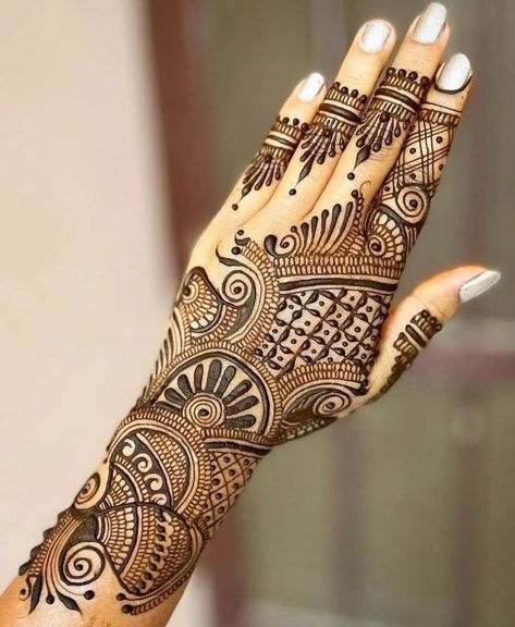 Indo Western Mehendi Designs, Western Mehendi Designs, Western Mehendi, Arbi Mehndi, Acne Holes, Mehandi Ideas, Back Hand Henna Design, Mehndi Book, Arabian Mehndi Design