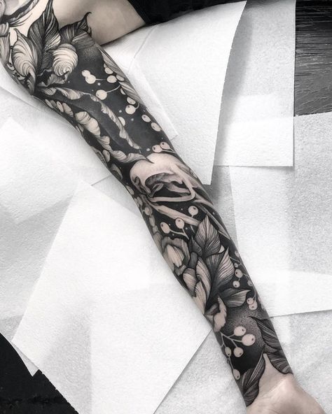 Making Honey, Black And Grey Sleeve, Mangas Tattoo, Irn Bru, Coverup Tattoo, Special Tattoos, Floral Tattoo Sleeve, Tattoed Girls, Badass Tattoos