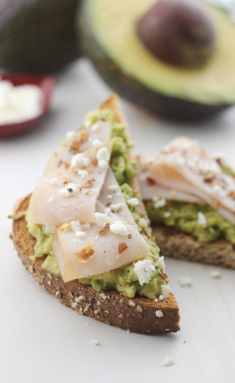 Avocado, Turkey & Feta Toast: When you’re looking for a light lunch, this open-faced sandwich delivers. Toast Sara Lee Delightful Healthy Multi-Grain Bread and top with smashed avocado, smoked turkey and crumbled Feta cheese. Then sit back and savor every delicious bite. Feta Toast, Toasted Turkey, Protein Toast, Turkey Lunch, Healthy Toast, Sara Lee, Open Faced Sandwich, Prepped Lunches, Low Carb Eating