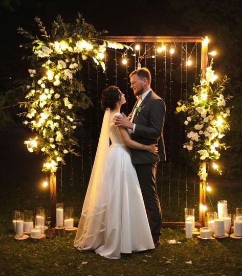 Photoboth Mariage, Wedding Archway, Wedding Planning Decor, Wooden Arch, Wedding Painting, Wedding Stage Decorations, Outdoor Wedding Decorations, Cute Wedding Ideas, Salou