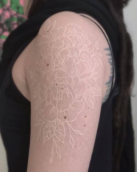 Crin on Instagram: “🌺Miss WHITE INK🧶 👊🏼healed 🤛🏼 Thanks my love ❤️ for the trust @a.ssandra Done at @nuclearabbit . . . . #crinart #tattoo…” White On Black Tattoo Healed, White Ink Tattoos Healed, Thanks My Love, White Ink Tattoos, White Flower Tattoos, Anubis Tattoo, Optical Illusion Tattoo, Black White Tattoos, My Tattoos