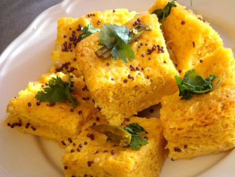 DSC03917 Khaman Dhokla Recipe, Masala Fish, Best Indian Recipes, Khaman Dhokla, Traditional Indian Food, Dhokla Recipe, Spicy Appetizers, Chana Dal, Snacks Appetizers