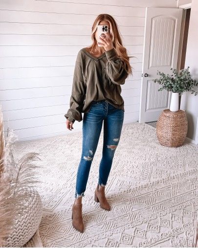 Brown Suede Booties Outfit, Brown Short Boots Outfit, Short Booties Outfit, Jeans And Booties Outfit, Tan Booties Outfit, Suede Booties Outfit, Brown Booties Outfit, Heeled Booties Outfit, Short Boots Outfit