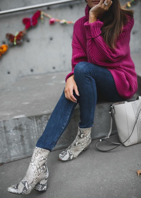 Pink Sweater Outfit Winter, Hot Pink Sweater Outfit, Pink Sweatshirt Outfit, Sweatshirt Outfit Winter, Dark Pink Sweater, Pink Sweater Outfit, Bright Pink Sweater, Magenta Sweater, December Outfits