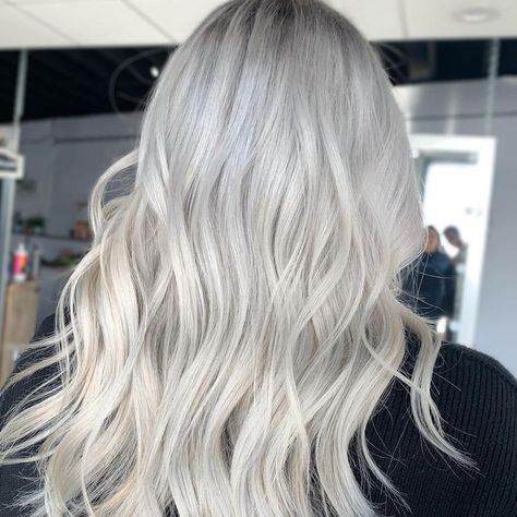 7 of the Best Colors to Cover Gray Hair | Wella Professionals Ideas For Gray Hair, Enhancing Gray Hair, Silver Grey Hair Dye, Fine Hairstyles, Silver Gray Hair, Hair Colour For Green Eyes, Honey Blonde Hair Color, Grey Hair Coverage, Gray Hair Color