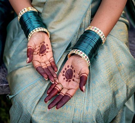 Kabooki MUA on Instagram: “I have always loved traditional mehndi designs & plain glass bangles over the contemporary ones. The bangles turned out to be a perfect…” Marudhani Designs Traditional, Marudhani Designs, Plain Glass Bangles, Indian Mehendi, Mehendi Photography, Traditional Mehndi Designs, Traditional Mehndi, Short Mehndi Design, Simple Mehendi Designs