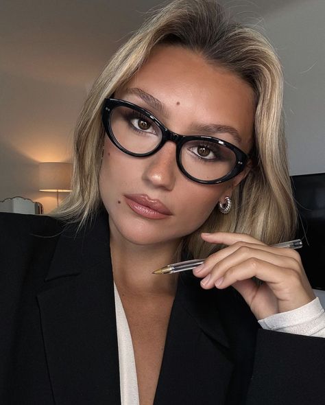 Brown Eyes Blonde Hair, Siren Aesthetic, Fashion Design Classes, Office Makeup, Glasses Trends, Luxury Marketing, Dark Makeup, Office Look, Trends 2024