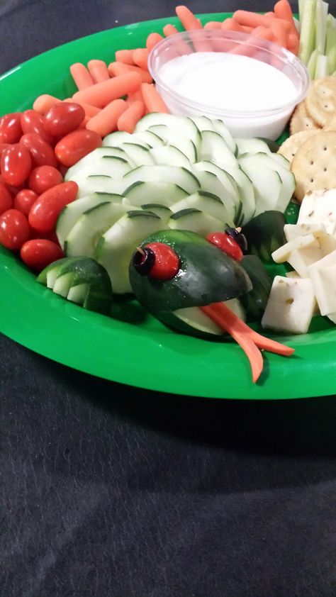 Veggie lizard for 7 yr.old birthday party. Gecko Birthday Party Ideas, Lizard Themed Snacks, Salamander Birthday Party, Gecko Party Ideas, Gecko Birthday Party, Reptile Themed Birthday Party Food, Lizard Themed Birthday Party, Lizard Party Ideas For Kids, Reptile Birthday Party Ideas