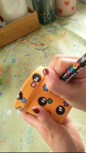 Potty Painting Ideas, Pokemon Plant Pot, Painted Plant Pot Ideas, Flowerpot Painted, Studio Ghibli Garden, Things To Do When Alone, Ghibli Garden, Plant Pot Painting Ideas, Flower Pot Painting Ideas