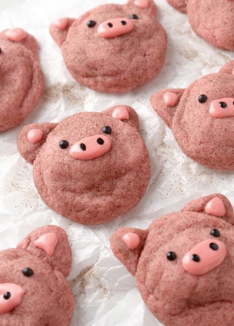 Cute Easy Recipes, Vegan Royal Icing, Chocolate Macarons, Pig Cookies, Pink Food Coloring, Royal Icing Recipe, Cute Baking, Gourmet Cookies, Cute Snacks