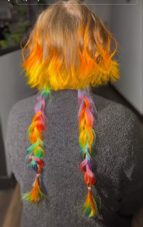 Food Inspired Hair Color, Unique Oc Hairstyles, Really Cool Hairstyles, Two Color Dyed Hair, Natural Bleach Hair, Interesting Hair Dye Ideas, Rainbow Hair Character Design, Unusual Hairstyles For Women, Clowncore Hairstyles