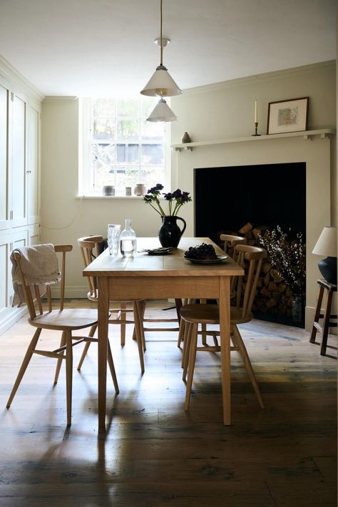 A Shaker-Style Basement Kitchen in a Georgian Townhouse 8 Shaker Dining Room, Simple Wooden Table, Timeless Interior Design Style, Shaker Dining Table, Shaker Design, Simple Dining Table, Timeless Interior Design, Shaker Table, Devol Kitchens