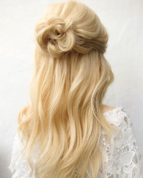 Cute Blonde Hairstyles, Wedding Hair Roses, Flower Bun Hairstyle, Trendy Bun, Bride Hair Down, Cute Blonde Hair, Blonde Bun, Rose Bun, Half Bun Hairstyles