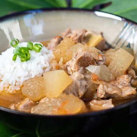 Pork Squash Recipe, Filipino Soups, Ono Kine Recipes, Soup Recipes Healthy Vegetarian, Hawaiian Pork, Sausage Soup Recipes, Local Recipes, Hawaiian Dishes, Italian Sausage Soup