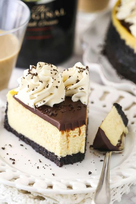 Baileys Whipped Cream, Baileys Dessert, Baileys Irish Cream Recipes, Irish Cream Recipe, Baileys Cheesecake, Baileys Recipes, Yummy Cheesecake, Chocolate Chip Cheesecake, Boozy Desserts