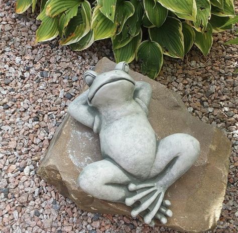 Garden Frog Decor, Garden Frog Statue, Couples Thanksgiving, Garden Frog, Frog Sculpture, Happy Frog, Frog Ornaments, Frog Statues, Frog Decor