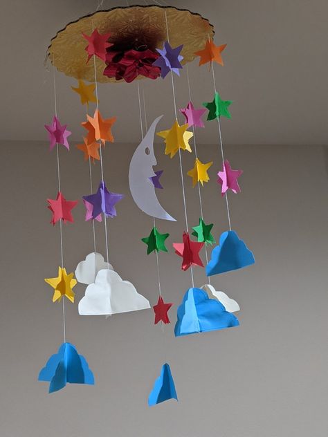 Color full mobil/ wind chime made out of paper Paper Wind Chime, Handmade Wind Chimes Crafts, Windchimes Diy, Mobiles For Kids, Mobile Craft, Wind Chimes Craft, Paper Mobile, Classroom Art Projects, Classroom Art