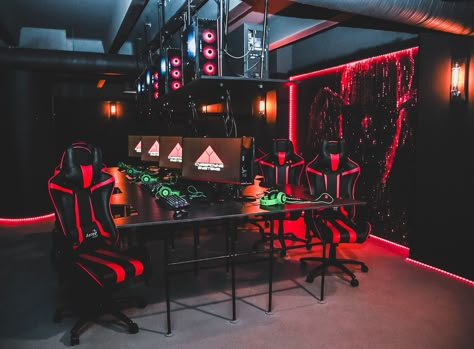 Internet Cafe Aesthetic, Gaming Cafe, Game Net, Merch Booth, Ktm 200, Computer Club, Coffee Shop Concept, Games Room Inspiration, Gaming Lounge