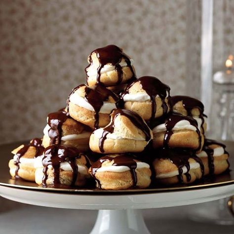 Cream Puffs with Chocolate Sauce Profiteroles Recipe, Classic Holiday Desserts, Chocolate Sauce Recipes, Classic French Desserts, Profiterole, French Dessert Recipes, Easy Holiday Desserts, French Dessert, French Desserts