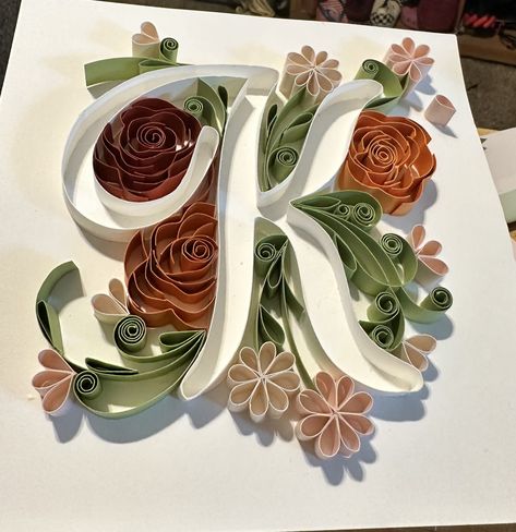 Paper Quilling Flowers, Paper Quilling Cards, Quilling Flowers, Quilling Cards, Letter K, Quilling Art, Paper Quilling, Art Designs, Diy And Crafts