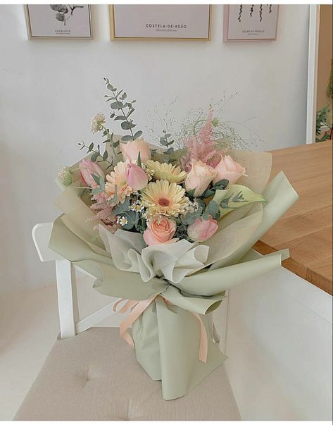 Korean Flower Bouquet, Flowers Bouquet Aesthetic, Flower Bouquet Aesthetic, Posting Schedule, Flower Boquet, Most Paused Movie Scenes, Flower Bouquet Diy, Prettiest Bouquet, Boquette Flowers