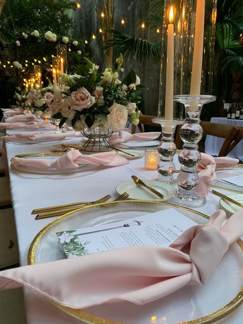 Elevate your wedding tablescape with our exquisite gold-rimmed chargers paired with soft pink linen napkins. Each detail is meticulously chosen to infuse elegance and sophistication into your special day. Complete the look with our timeless X-back chairs for a picture-perfect setting that exudes luxury and charm. Napkins Wedding Table, Gold Dessert, Clear Plates, Catering Supplies, Gold Dinnerware, Napkins Wedding, Wedding Tablescape, White Rims, Wine Glass Rack