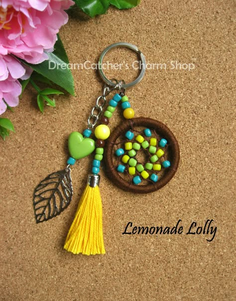 Keychain With Beads, Crochet Dreamcatcher Keychain Pattern Free, Craftlace Keychains, Beaded Dreamcatcher Earrings, Crochet Keychain Dreamcatcher, Dreamcatcher Keychain, Tassen Hanger, Dream Catcher Keychain, Purse Charms Diy