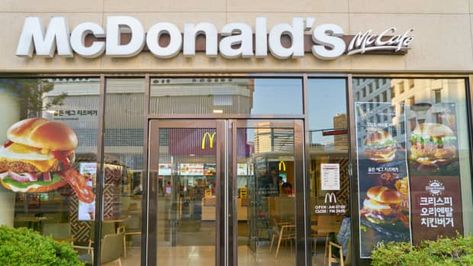 The Menu in South Korean McDonald’s Makes Us Jealous Korean Mcdonalds, Homemade Big Mac, Mcdonald Menu, Burger Box, Make Food, Delicious Burgers, New Menu, Big Mac, Menu Items