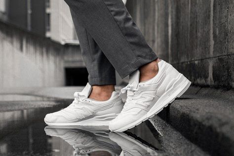 37 Best White Sneakers for Men and How to Wear Them | Man of Many Mens White Trainers, White Sneakers Outfit Men, White Shoes Outfit Men, Nike Trainers Mens, Best White Sneakers For Men, Best White Shoes, Cool Shoes For Men, White Trainers Men, Fashion White Sneakers