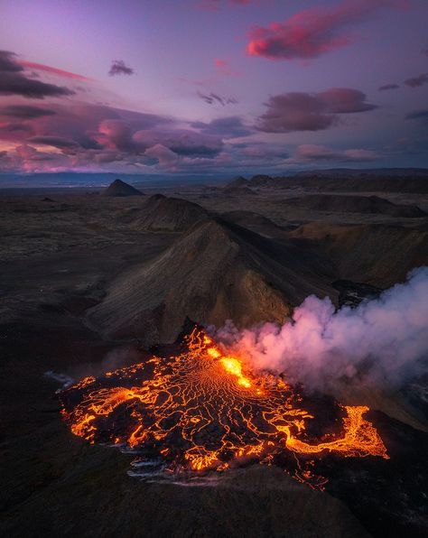 The Mordor like landscape surrounding the Fagradalsfjall volcano Volcano Photos, Volcano Eruption, Lava Flow, Active Volcano, Fascinating Facts, Beautiful Photos Of Nature, Capital City, Volcano, Beautiful Photo