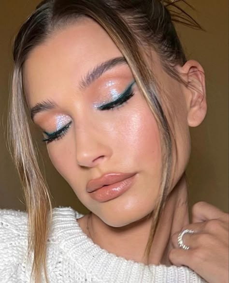 Coachella Makeup, Hailey Rhode Baldwin, Smink Inspiration, Hailey Rhode, Eye Makeup Designs, Kiss Makeup, Make Up Inspo, Hailey Baldwin, Makeup Goals