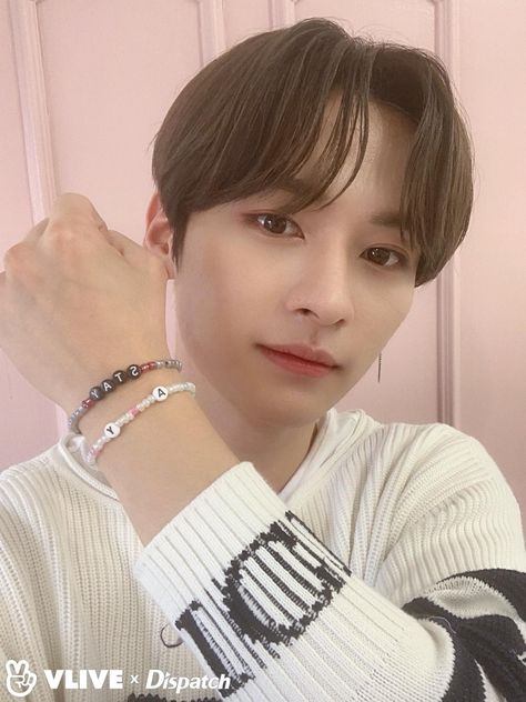 LEE KNOW Idol Accessories, Pulseras Aesthetic, Pop Beads, Stray Kids Minho, Kpop Diy, Lee Know Stray Kids, Lee Minho, Min Ho, Lee Min Ho