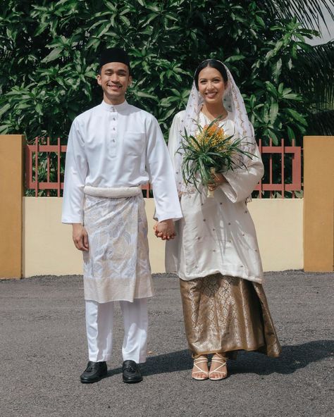 Malay Wedding Dress Nikah, Malay Wedding Dress Songket, Wedding Dress Songket, Kurung Nikah, Melayu Wedding, Malay Wedding Dress, Baju Kahwin, Nikah Outfit, Muslimah Wedding Dress