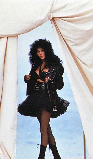 Cher 80s Cher, Cher Halloween Costume, Cher 80s, Cher 90s, 80s Rock Fashion, Cher Costume, 80s Inspired Outfits, Cher Outfits, Look 80s