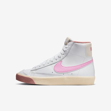 The Nike Blazer Mid '77 gives old-school looks with modern comfort. What's that mean? It means you can run, skip and jump all day, knowing your feet will stay happy and your look is timeless. Nike Blazer Mid 77 Colors, Nike Blazer Mid 77 Women, Nike Blazer 77, Nike Shoes For Boys, Blazer 77, Kids Blazers, Nike Blazers, Nike Blazer Mid 77, Nike Models