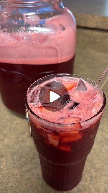 Jamaica Water, Hibiscus Water, Mexican Drink Recipes, Flavored Water Drinks, Amazing Food Hacks, Mexican Drinks, Drink Recipes Nonalcoholic, Vegan Drinks, Food Content