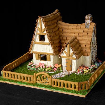 15 Amazing Gingerbread Houses - This Old House Decorate Gingerbread Houses, Gingerbread House Competition, Gingerbread Cottage, Cool Gingerbread Houses, Make A Gingerbread House, Gingerbread House Designs, All Things Gingerbread, Gingerbread House Cookies, Gingerbread Party