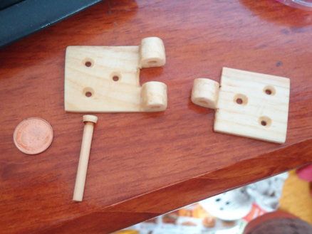 My First Attemp At A Wooden Hinge Recycled Wood Projects, Wooden Hinges, Tre Kunst, Woodworking Tools For Sale, Wood Hinges, Wood Joints, Woodworking Projects That Sell, Wood Joinery, Woodworking Jigs