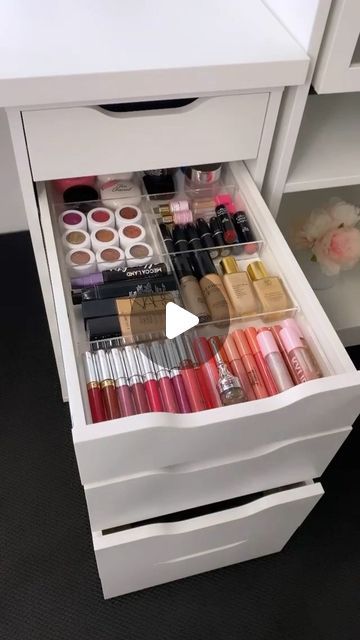 Ikea Drawer Organizer, Ikea Organisation, Ikea Storage Units, Rangement Makeup, Vanity Inspo, Ikea Alex Drawers, Ikea Drawers, Room Organization Bedroom, Makeup Vanities