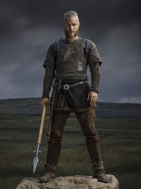 Vikings - Season 2 Promo Ragnar Costume, Vikings Halloween, Ragnar Vikings, Viking Berserker, Vikings Travis Fimmel, Costume Viking, Ragnar Lothbrok Vikings, Vikings Show, King Ragnar